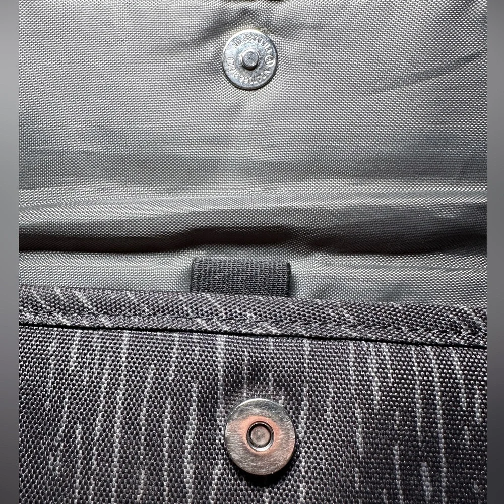 Kavu Wallet Canvas Snap Closure Credit Card Slots Checkbook Pen Holder Pocket - Picture 5 of 7